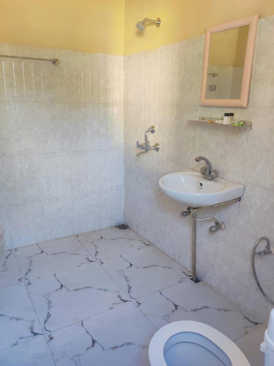 Tezpur Jironi Resort מראה חיצוני תמונה